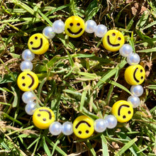 Load image into Gallery viewer, Pearly Smiley Bracelet