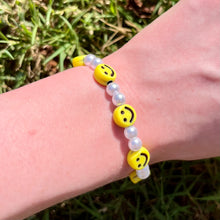 Load image into Gallery viewer, Pearly Smiley Bracelet